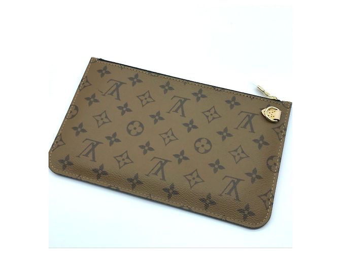 Borsa a spalla Carry It con stampa Monogram Reverse di Louis Vuitton Marrone - vista 9