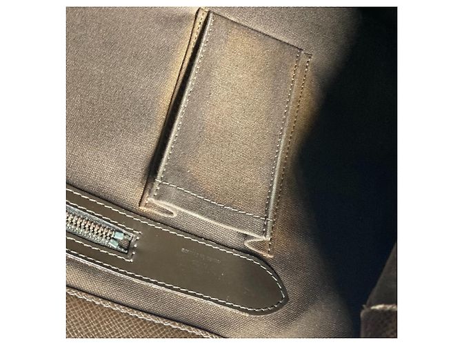 Borsa Louis Vuitton Taiga Kasbeck PM Marrone - vista 14