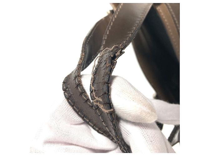 Borsa Louis Vuitton Taiga Kasbeck PM Marrone - vista 3