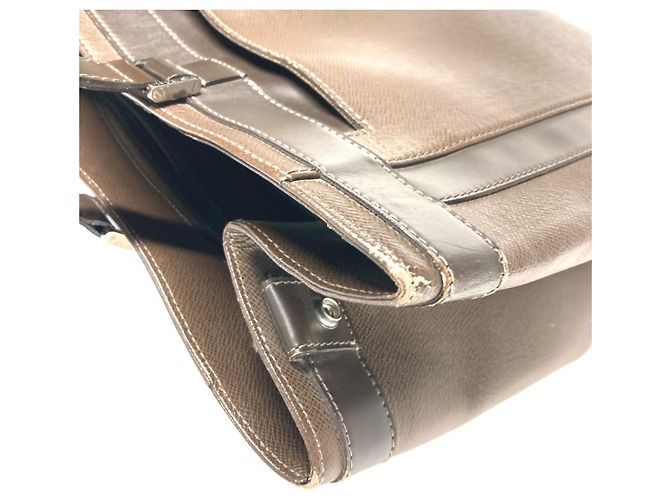 Borsa Louis Vuitton Taiga Kasbeck PM Marrone - vista 5