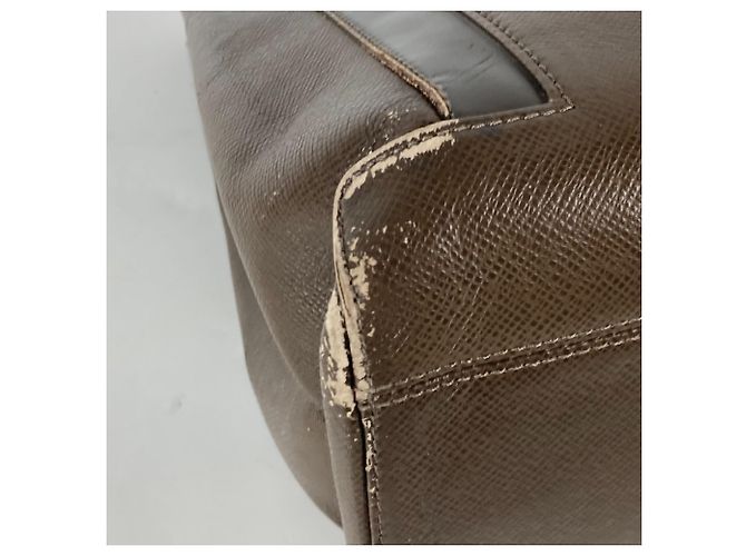 Borsa Louis Vuitton Taiga Kasbeck PM Marrone - vista 7