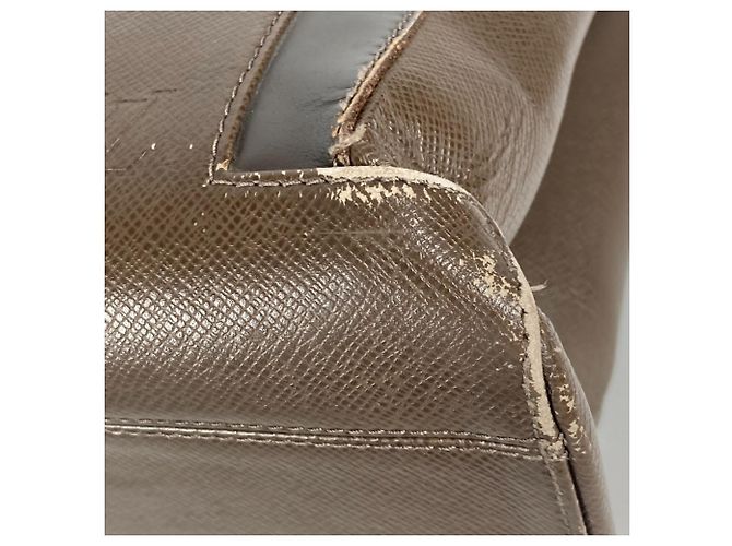 Borsa Louis Vuitton Taiga Kasbeck PM Marrone - vista 9