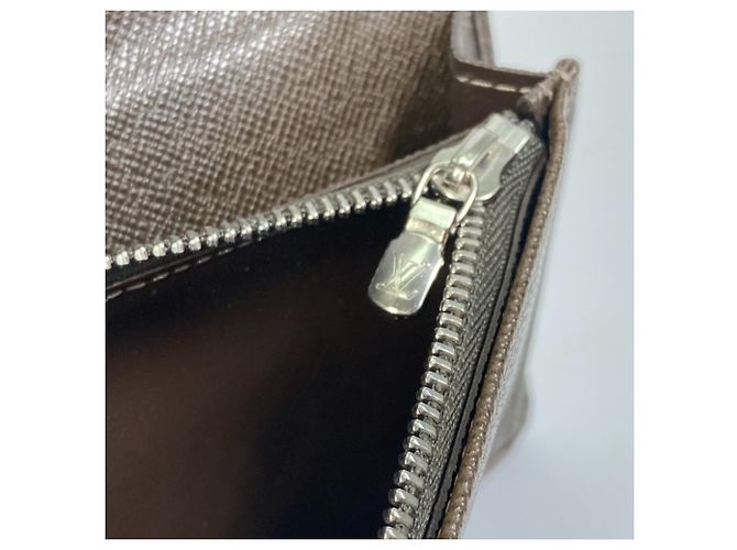 Cartera Larga Brazza Taiga Louis Vuitton Castaño - vista 10
