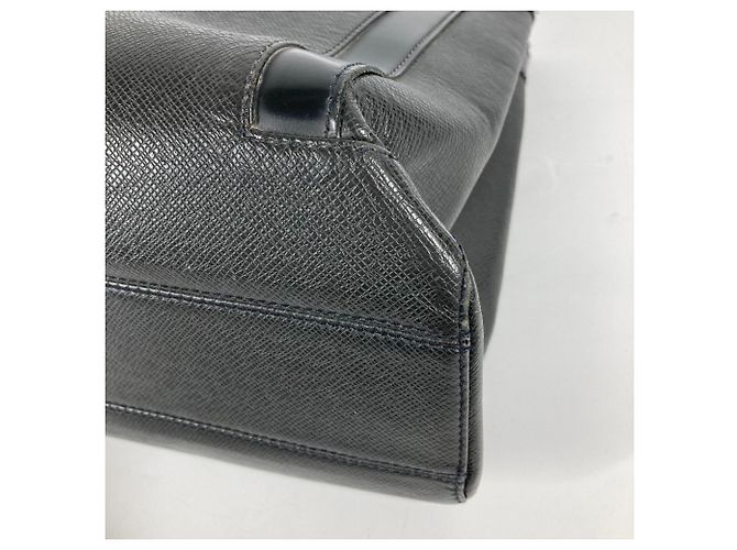 Louis Vuitton Taiga Kasbeck PM Tote Bag Schwarz Grau - Ansicht 10