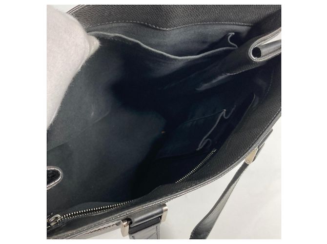 Louis Vuitton Taiga Kasbeck PM Tote Bag Schwarz Grau - Ansicht 5