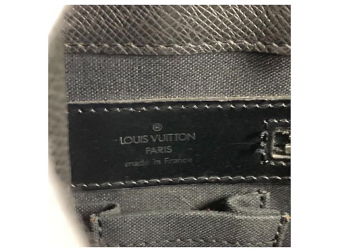 Louis Vuitton Taiga Kasbeck PM Tote Bag Schwarz Grau - Ansicht 7