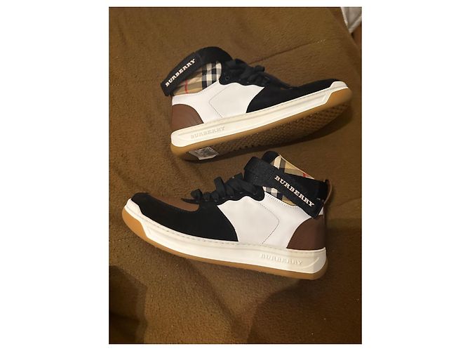 Sneaker alte Burberry in pelliccia Nero Bianco Marrone Scuro - vista 2