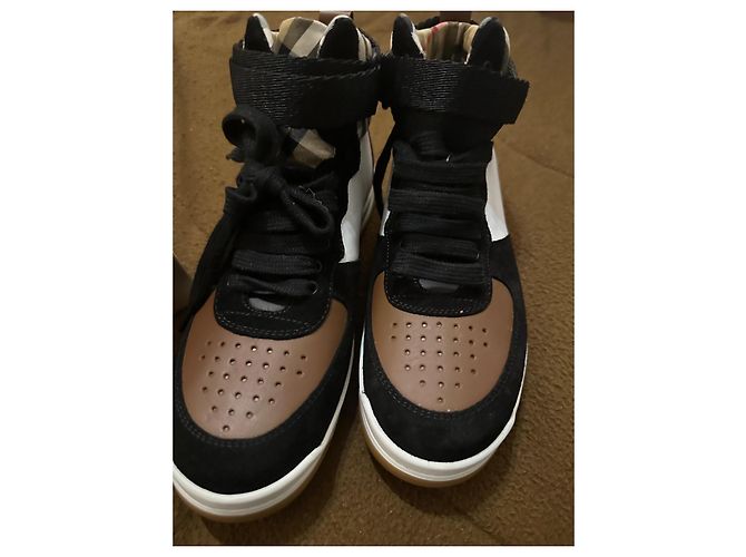 Sneaker alte Burberry in pelliccia Nero Bianco Marrone Scuro - vista 3