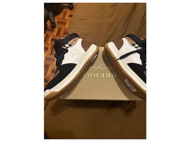 Sneaker alte Burberry in pelliccia Nero Bianco Marrone Scuro - vista 4
