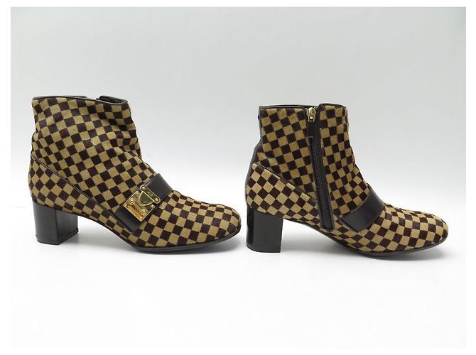 BOTAS DE CUERO LOUIS VUITTON DAMIER SAUVAGE LOCK 39 - vista 3