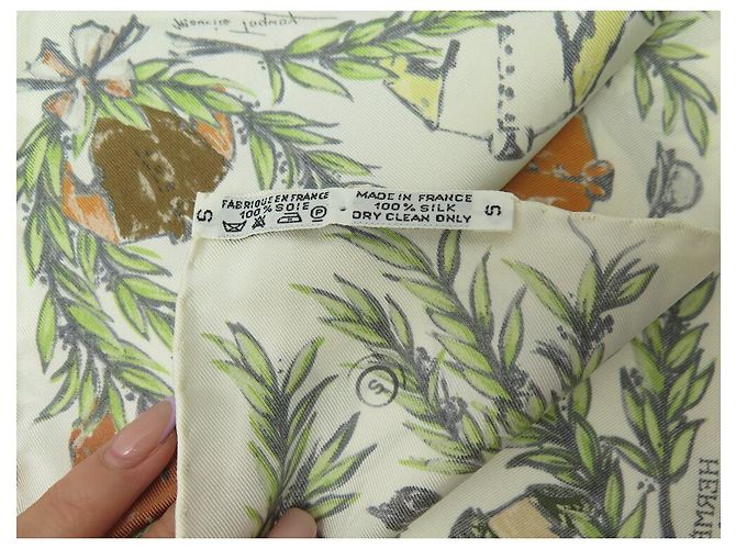 Hermès NOVE LOTTO 2 FULAR HERMES CHANTILLY + PAVOIS GAVROCHE FULAR IN SETA - vista 11