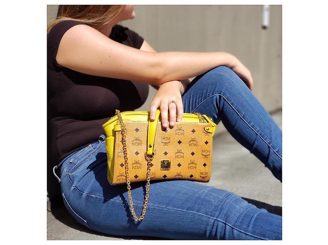 Borsa a tracolla in pelle MCM Visetos Cognac/Giallo Marrone - vista 4