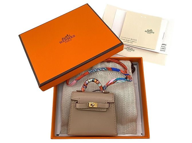 Hermès Charm motivo borsa Hermes Kelly Twilly Beige - vista 11