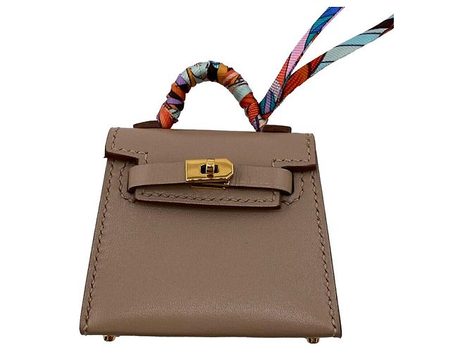 Hermès Charm motivo borsa Hermes Kelly Twilly Beige - vista 2