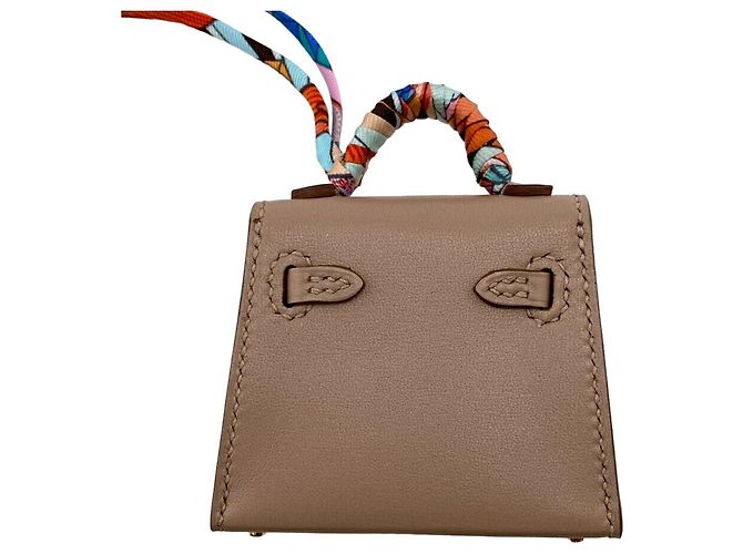 Hermès Charm motivo borsa Hermes Kelly Twilly Beige - vista 3
