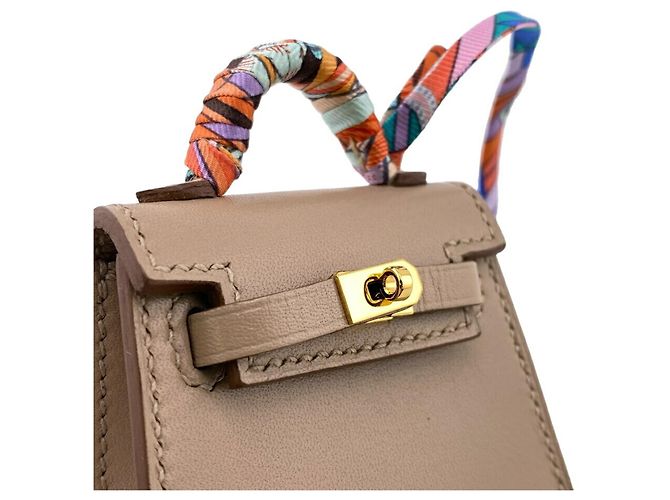 Hermès Charm motivo borsa Hermes Kelly Twilly Beige - vista 7