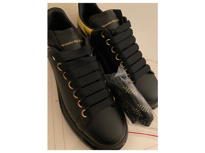 Sneakers Alexander McQueen Oversized Pelle Nere e Oro 38 Nero D'oro - vista 4