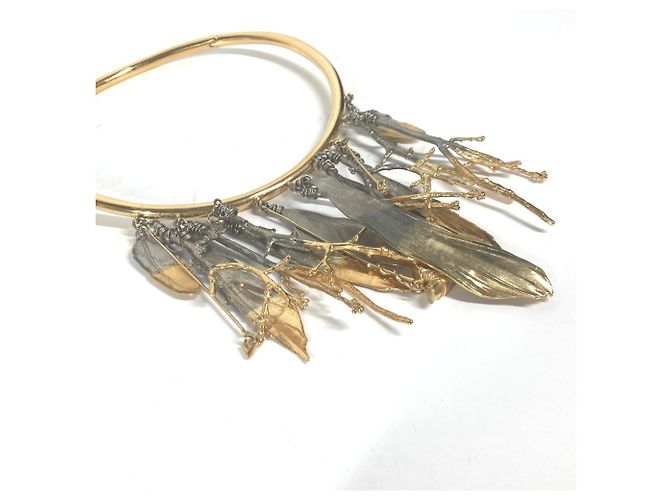 Collana in piume Louis Vuitton MP2409 Argento D'oro - vista 5