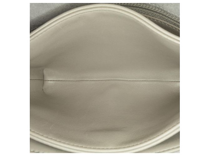 Chanel Gris Acolchado de Piel de Oveja con Cadena Castaño - vista 4