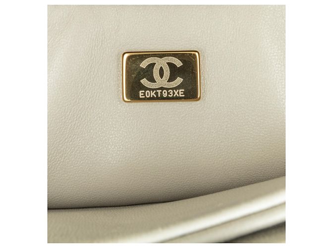 Chanel Gris Acolchado de Piel de Oveja con Cadena Castaño - vista 6