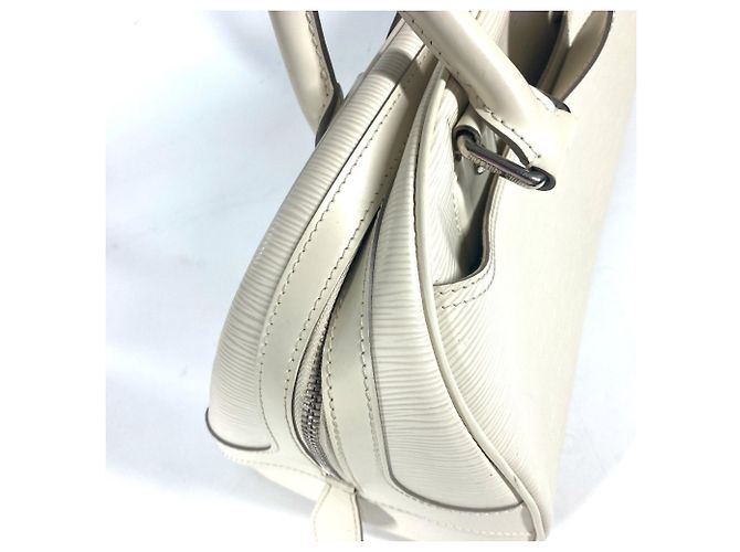 Bowling Bolsa Boston Montaigne GM em Epi Louis Vuitton Branco Fora de branco - vista 12