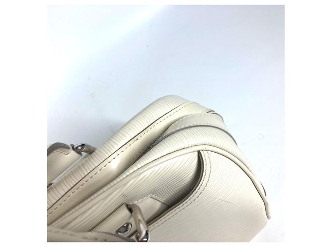 Bowling Bolsa Boston Montaigne GM em Epi Louis Vuitton Branco Fora de branco - vista 13