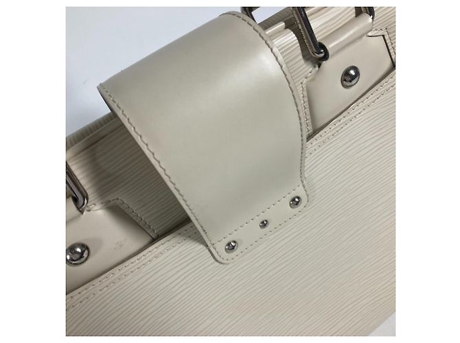 Bowling Bolsa Boston Montaigne GM em Epi Louis Vuitton Branco Fora de branco - vista 14