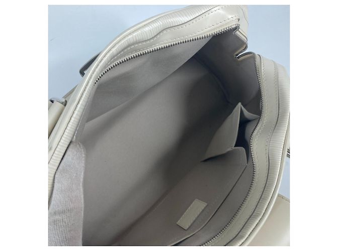 Bowling Bolsa Boston Montaigne GM em Epi Louis Vuitton Branco Fora de branco - vista 15