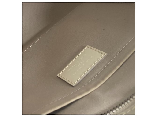Bowling Bolsa Boston Montaigne GM em Epi Louis Vuitton Branco Fora de branco - vista 16