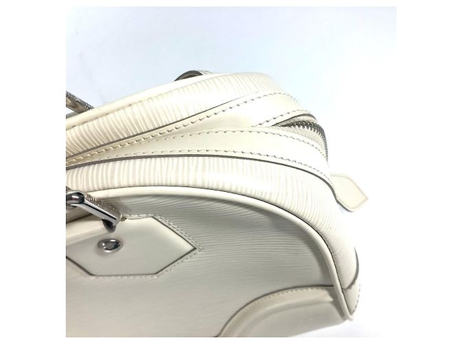 Bowling Bolsa Boston Montaigne GM em Epi Louis Vuitton Branco Fora de branco - vista 5