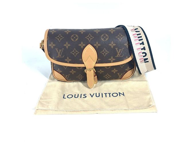 Borsa a spalla Louis Vuitton Monogram Diane NM PM Pochette Flap Marrone Nero - vista 9