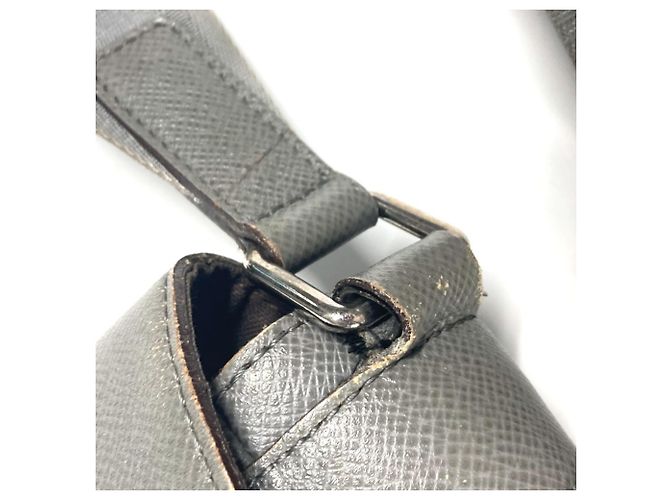 Borsa a flap Roman MM Taiga di Louis Vuitton Marrone - vista 10