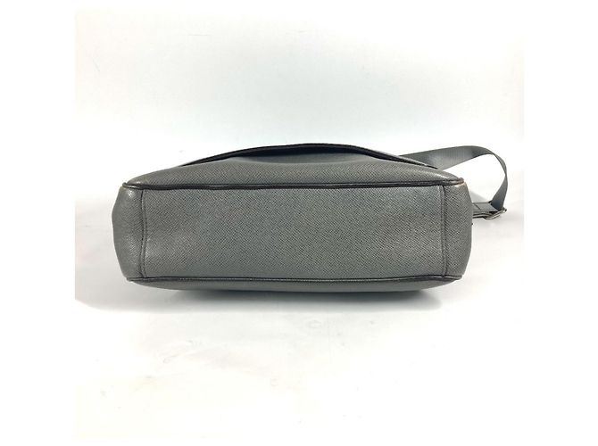 Borsa a flap Roman MM Taiga di Louis Vuitton Marrone - vista 4