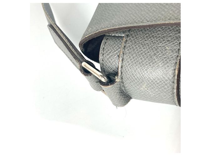 Borsa a flap Roman MM Taiga di Louis Vuitton Marrone - vista 7
