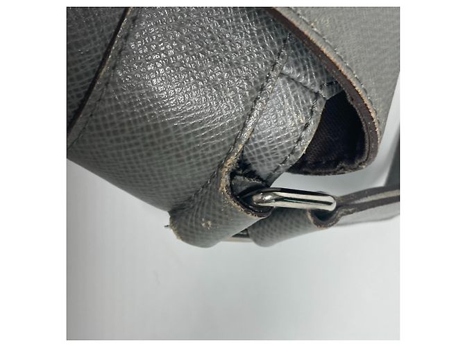 Borsa a flap Roman MM Taiga di Louis Vuitton Marrone - vista 8