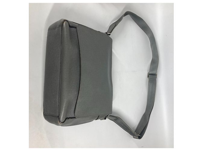 Borsa a flap Roman MM Taiga di Louis Vuitton Marrone - vista 9