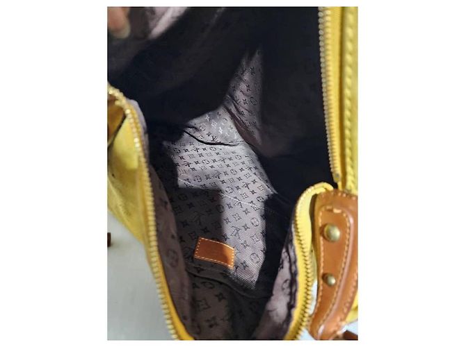 Borsa a spalla Louis Vuitton Monogram Suede Onatah GM Gialla Giallo - vista 18