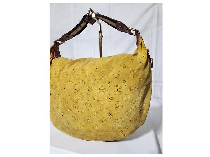 Borsa a spalla Louis Vuitton Monogram Suede Onatah GM Gialla Giallo - vista 5