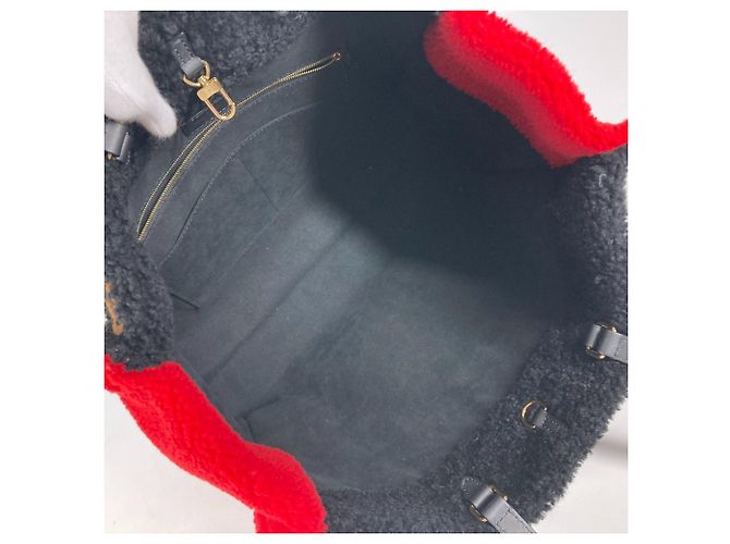 On the Go GM Tote Bag aus Monogram Teddy von Louis Vuitton Schwarz Rot - Ansicht 11