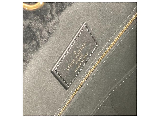 On the Go GM Tote Bag aus Monogram Teddy von Louis Vuitton Schwarz Rot - Ansicht 12