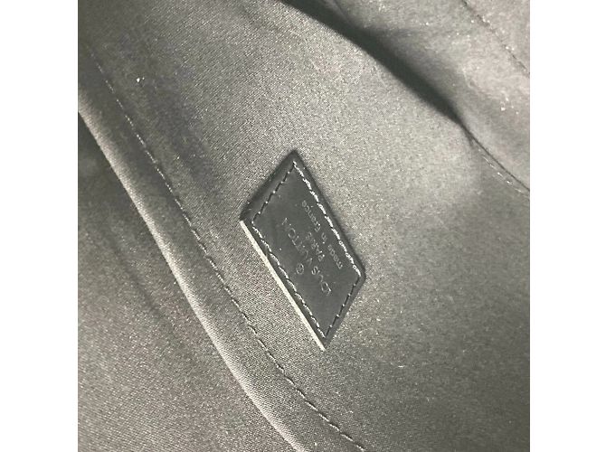Borsa a Spalla Louis Vuitton Epi Segur MM Nero - vista 14