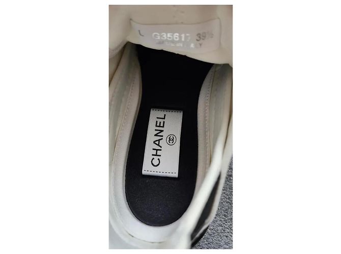 Baskets Classiques CHANEL en Blanc Ivoire - vue 3