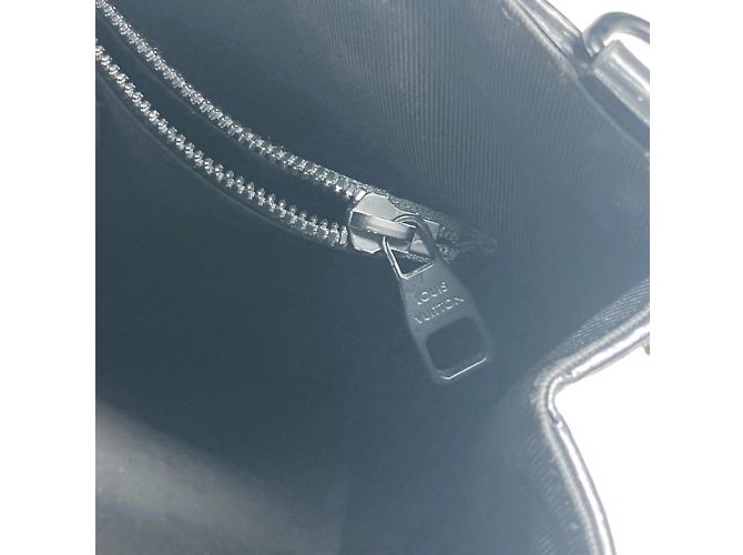 Bolsa Tote Epi Sac Plat Fold da Louis Vuitton Preto - vista 13