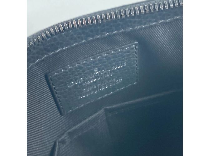 Sac à main en cuir Taurillon Louis Vuitton Noir - vue 13