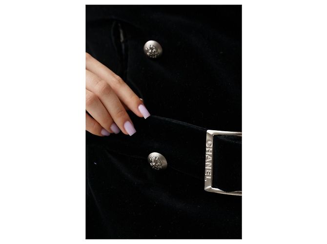 Abrigo negro de terciopelo de doble botonadura con cinturón 08A de Chanel & Karl Lagerfeld 2008 - vista 6