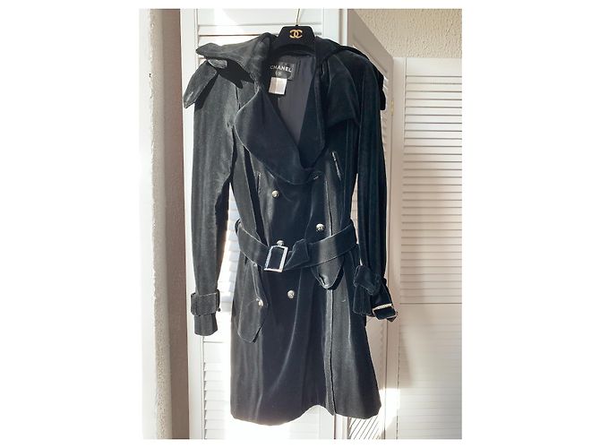 Abrigo negro de terciopelo de doble botonadura con cinturón 08A de Chanel & Karl Lagerfeld 2008 - vista 9