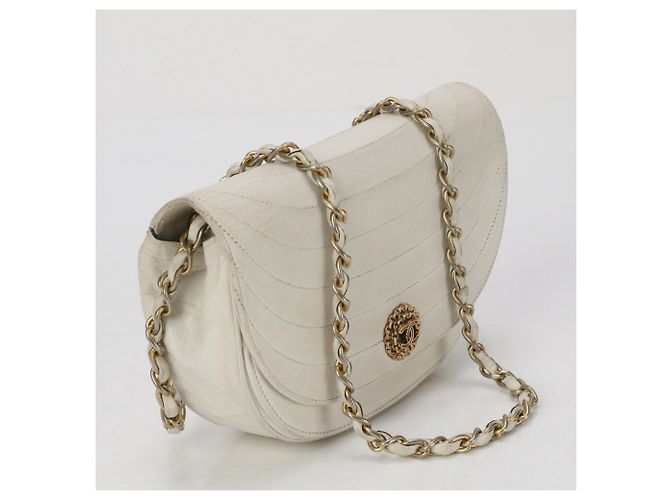 Borsa a spalla Chanel Half Moon Chain Bianco - vista 3