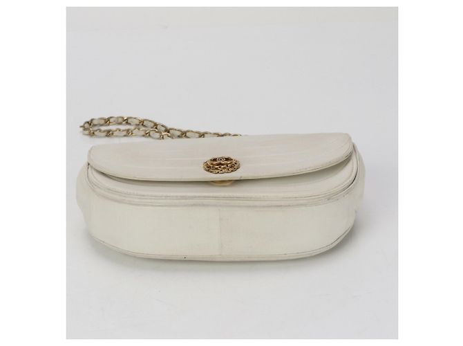 Borsa a spalla Chanel Half Moon Chain Bianco - vista 7