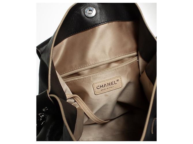 Chanel, Deca coco 2-Wege Tote Tasche aus schwarzem Leder - Ansicht 8