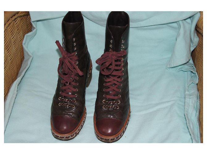 Botines Chanel de cuero acolchado rojo oscuro Burdeos - vista 2